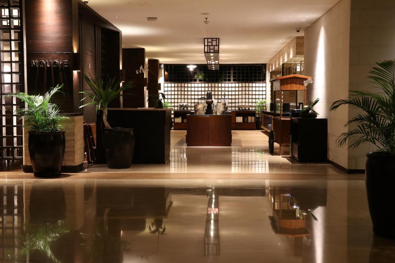 แกรนด์ ลูเลย์ มานาโด Hotel ภายนอก รูปภาพ