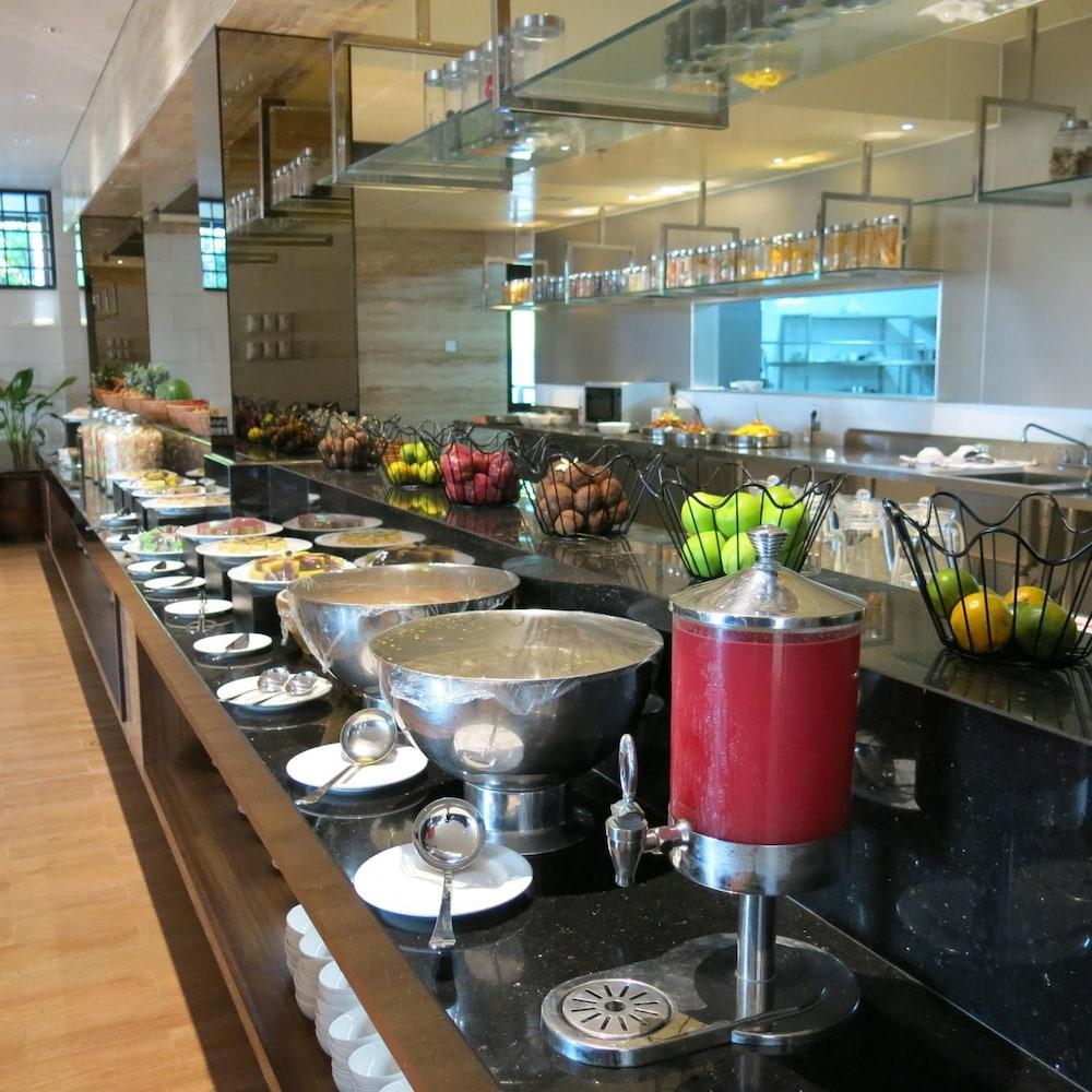 แกรนด์ ลูเลย์ มานาโด Hotel ภายนอก รูปภาพ
